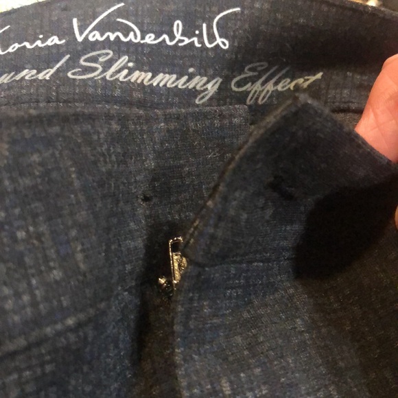 Grey small plaid Gloria Vanderbilt Amanda slacks, size 20W - Picture 7 of 7